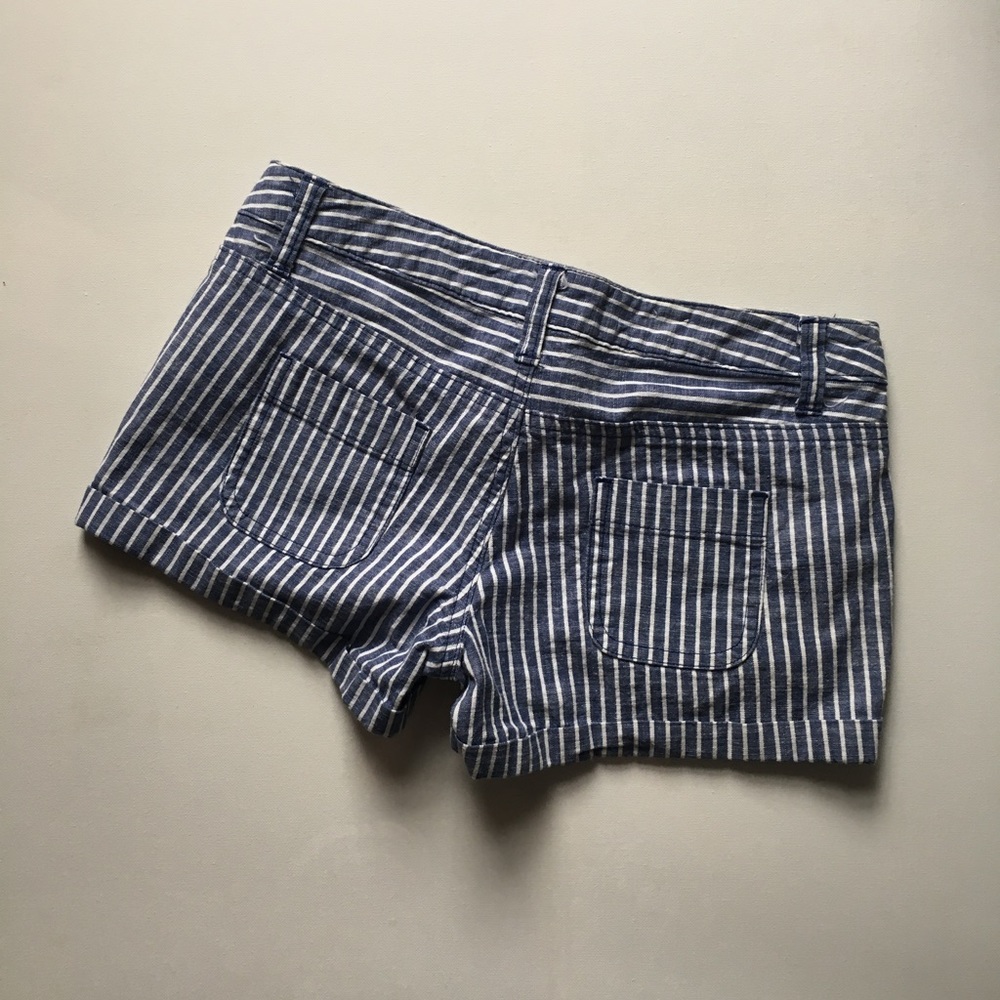 Mossimo Shorts - Picture 2 of 4